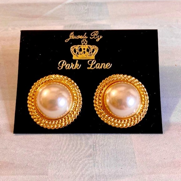 Park Lane Gold and Cream Elegant Accessory - Picture 1 of 3